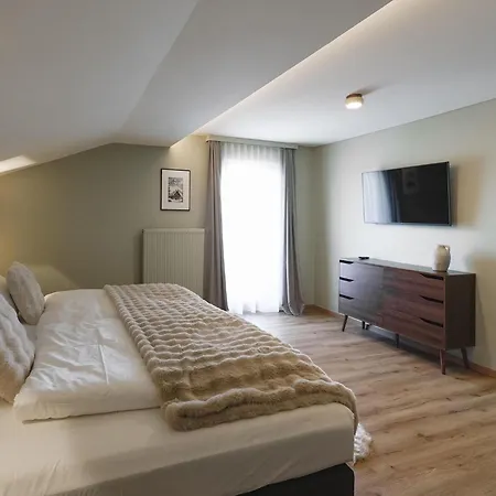 Alpenchalet Berggold - With Panoramic Views Ferienhaus